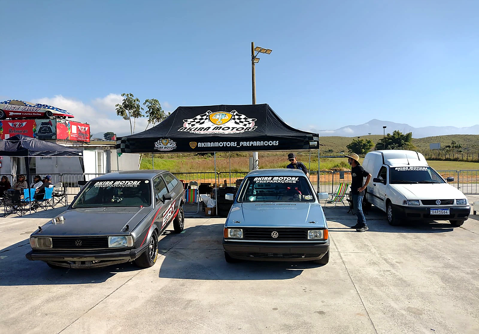 Estrutura Akira Motors no paddock do evento