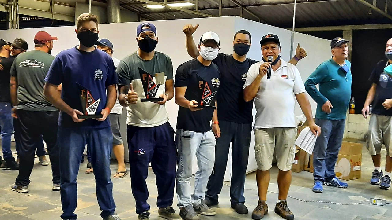 Equipe Akira Motors em cerimônia de premiação
