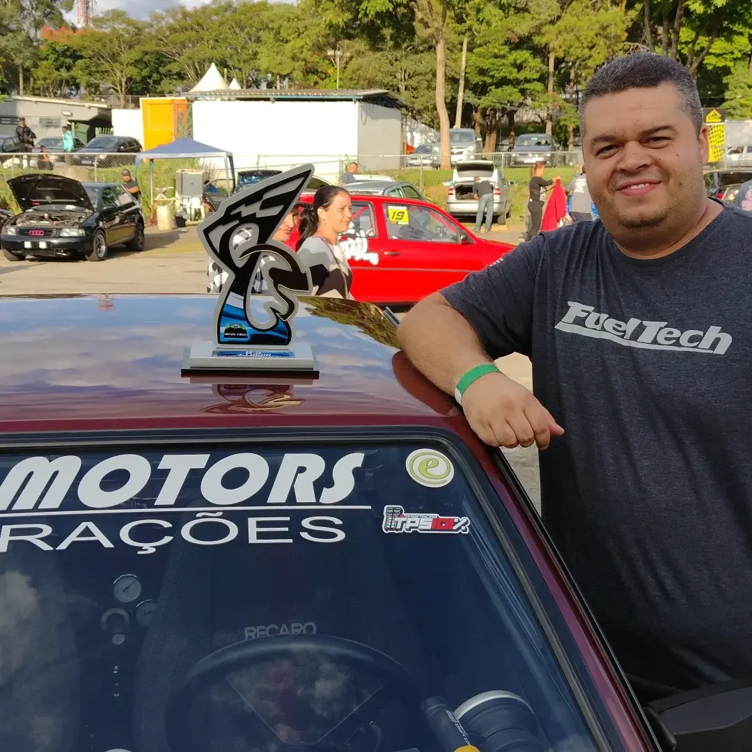 Equipe com troféu