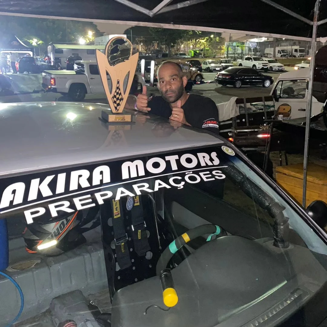 Piloto e troféu Akira Motors
